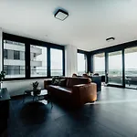 Luxury 1 Bedroom Apt W Spa, Fitness & Swimming Pool - Zenith Towers